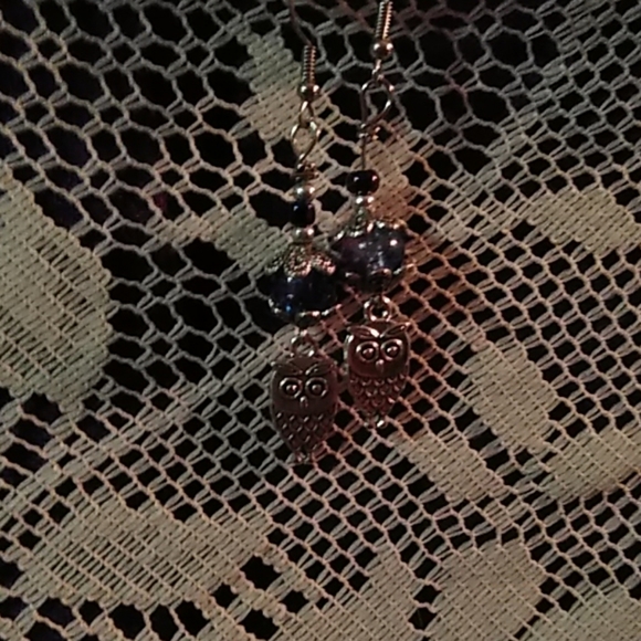 Hand crafted dangly earrings - Picture 6 of 8